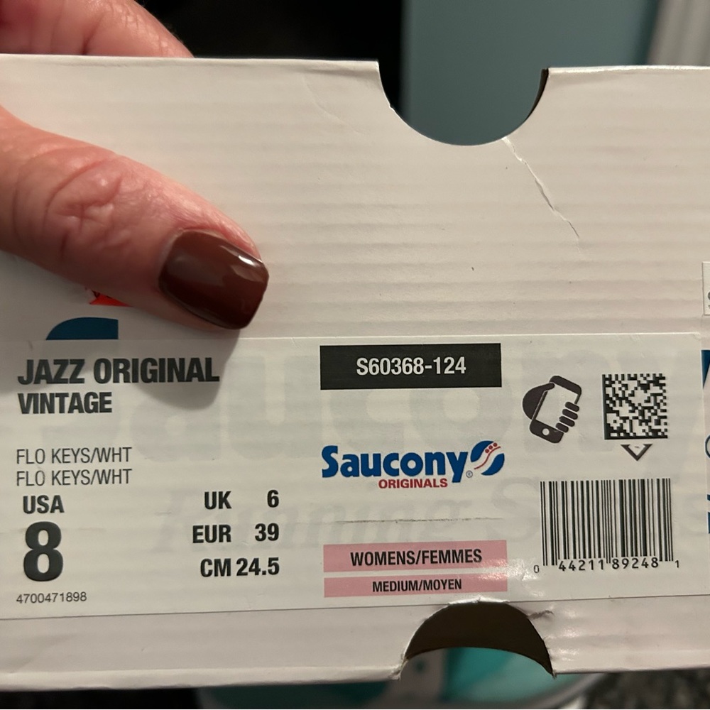 Size 8 Saucony running shoes